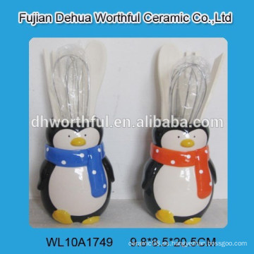 Creativo titular de utensilio de cerámica con el diseño de pingüinos